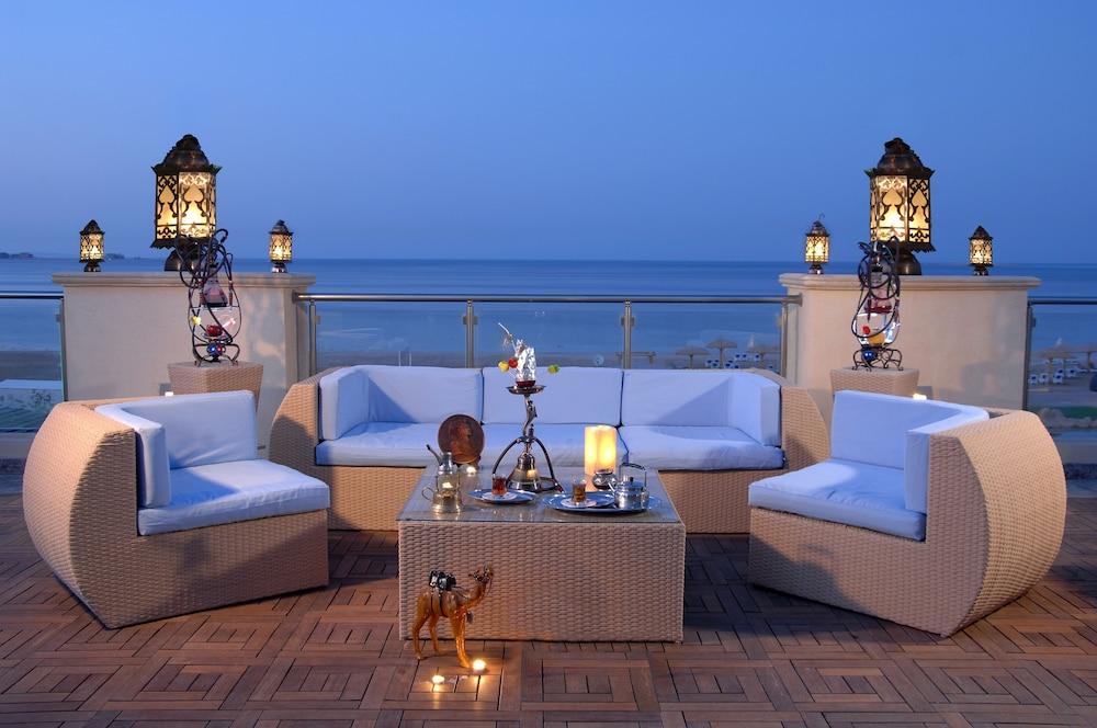 מלון הורגהדה Tropitel Sahl Hasheesh מראה חיצוני תמונה The Terrace at the Taj Mahal Palace