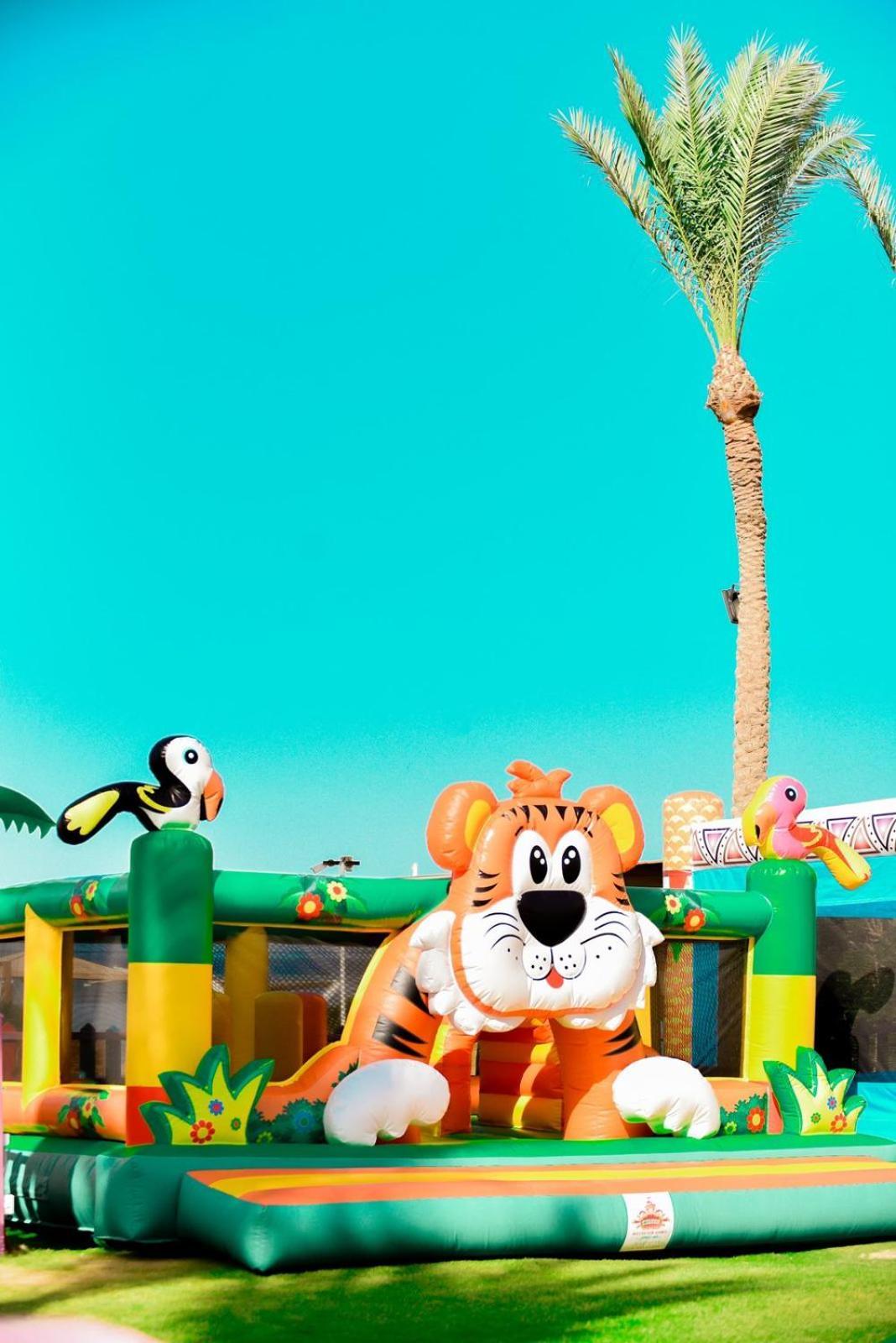 מלון הורגהדה Tropitel Sahl Hasheesh מראה חיצוני תמונה The park's mascot, the Jungle Tiger